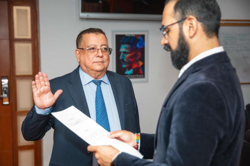 William Abel Mercado, nuevo experto comisionado de la CREG, y Andrés Camacho, ministro de Minas y Energía.
