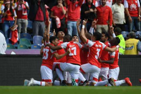 ¿Bajarles el sueldo a los jugadores de Santa Fe? Presidente hizo encuesta