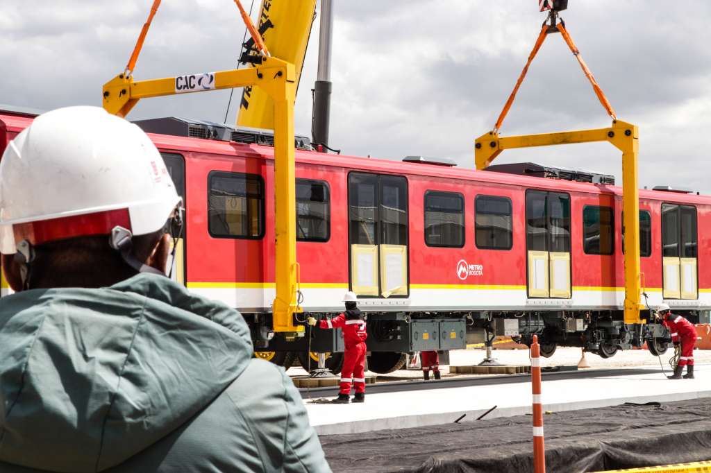 Llegada del primer tren al Patio Taller de Bosa.