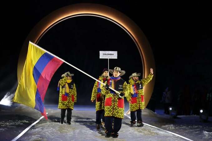 La delegación colombiano en el desfile de apertura de los Juegos Olímpicos de Invierno.