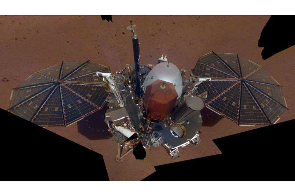 La primera selfie de InSight es un mosaico de 11 fotografías / Nasa