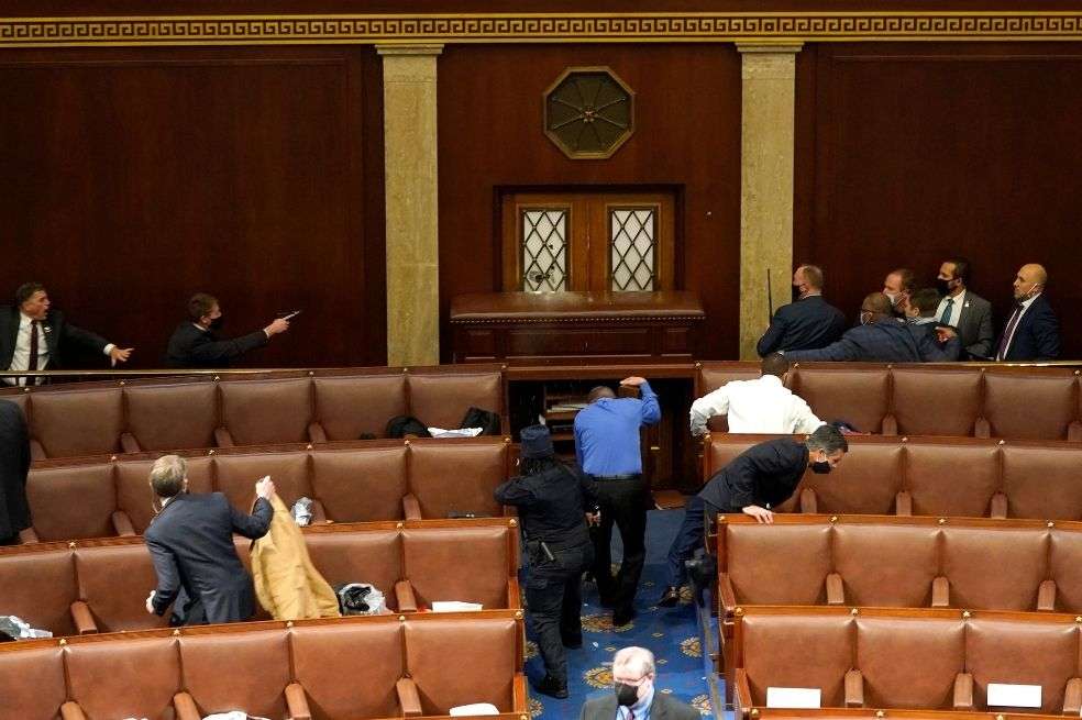 El caos y la confusión reinaron durante horas en el Capitolio, mientras los seguidores de Donald Trump lo invadían todo.