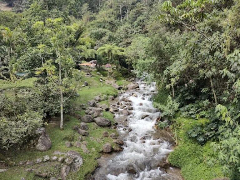 Robaron a ocho caminantes en un sendero de Santa Elena, en Medellín