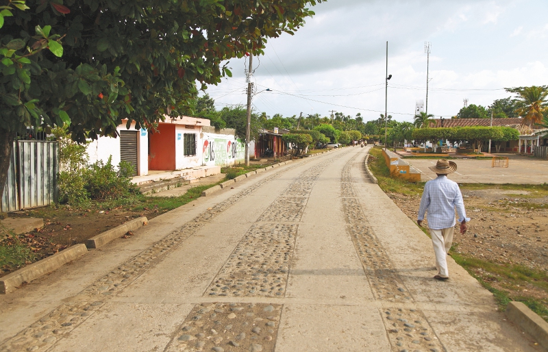 Se estima que 69 % de las carreteras del país son vías terciarias, que conectan principalmente las zonas rurales de los municipios con sus cabeceras. / Flickr - Invías