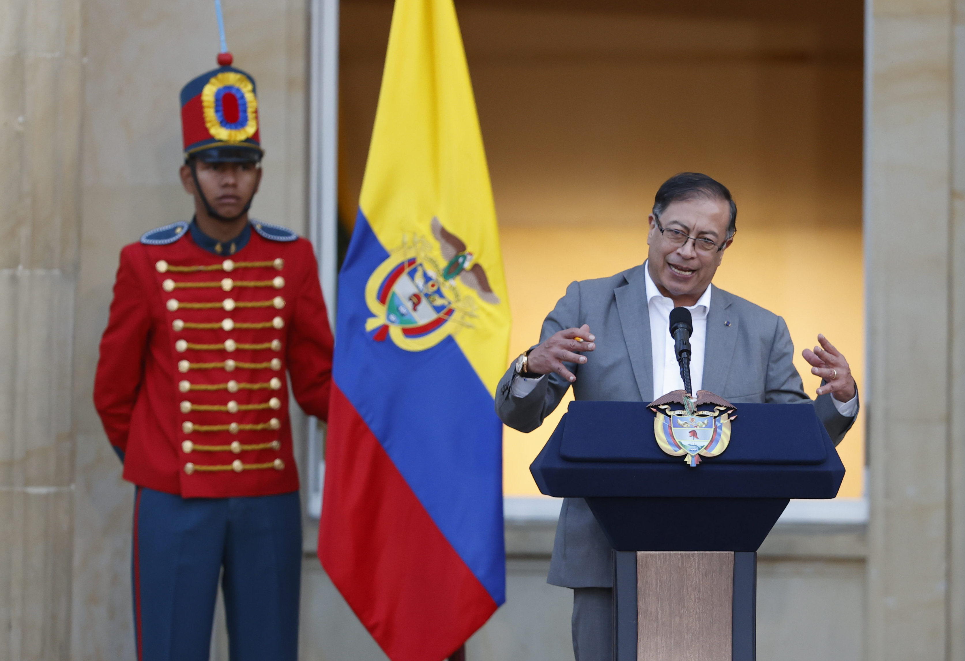 AME4392. BOGOTÁ (COLOMBIA), 13/02/2023.- El presidente de Colombia, Gustavo Petro, pronuncia hoy un discurso durante el acto público de radicación de la reforma de salud ante el Congreso, en Bogotá (Colombia). El Gobierno colombiano presentó este lunes la reforma de la salud, que lleva semanas causando debates en el país, y con la que pretende, si se aprueba en el Congreso, llevar la atención sanitaria a todos los rincones y fortalecer la atención primaria y la prevención de enfermedades. EFE/ Mauricio Dueñas Castañeda