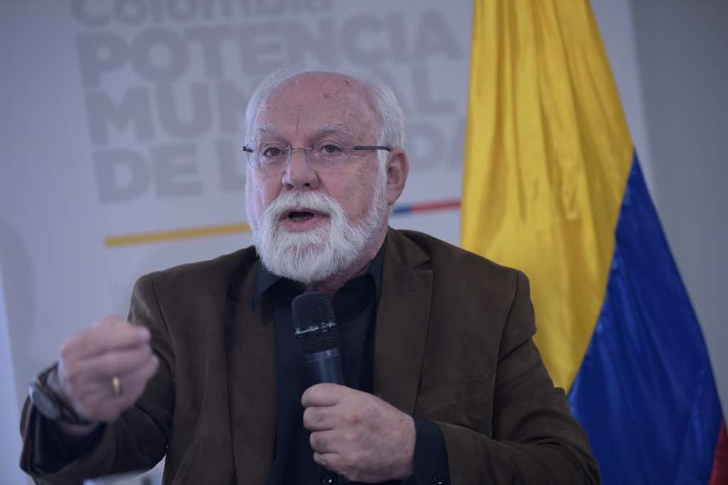 Director de la  Administradora de los Recursos del Sistema General de Seguridad Social en Salud (ADRES), en rueda de prensa por la deuda que tiene la EPS Sanitas con la red de droguerías Cruz Verde.