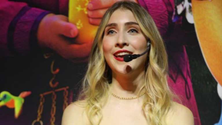 La integrante del grupo Ventino le da vida a la protagonista Mirabel Madrigal en el doblaje al español.