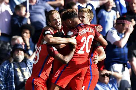 Inglaterra le empató en el último minuto a Escocia y pone un pie en Rusia 2018