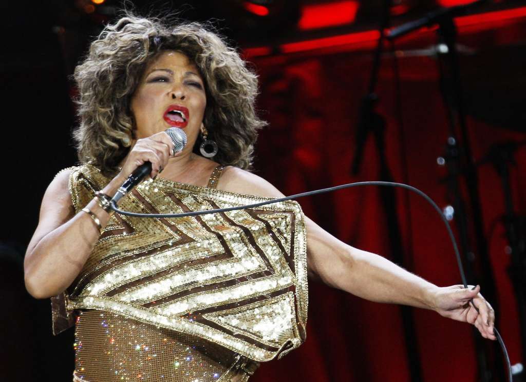Zurich (Switzerland), 15/02/2009.- (FILE) US singer Tina Turner performs on stage during her concert at the Hallenstadion venue in Zurich, Switzerland, 15 February 2009 (reissued 24 May 2023). US singer Tina Turner has died at the age of 83 on 24 May 2023. She died after a long illness in her home in Kuesnacht in Switzerland, her representative said. (Suiza) EFE/EPA/STEFFEN SCHMIDT