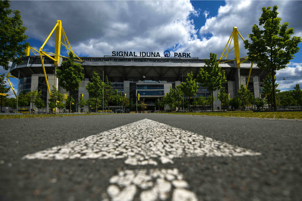 El Signal Iduna Park, sede del Borussia Dortmund, abrirá de nuevo sus puertas este sábado para el juego frente al Schalke. Aunque solamente estarán los de´portistas. / Ina Fassbender / AFP