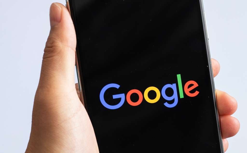 Berlin (Germany).- (FILE) - A close-up shows the 'Google' logo on a smartphone in Berlin, Germany, 07 July 2020 (reissued 05 August 2024). A US court on 05 August ruled that tech giant Google violated antitrust laws to maintain a monopoly on online searches. The US Department of Justice had sued Google for its control of over 90 percent of the online search market. (Alemania) EFE/EPA/HAYOUNG JEON *** Local Caption *** 56563468