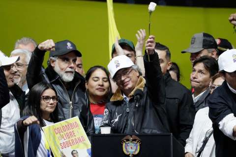 Petro sacude su equipo preparando cierre del gobierno, esto es lo que viene: La Mesa Redonda