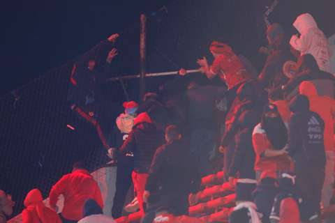 Dieron de alta al hincha de U. de Chile que cayó de la tribuna de Independiente