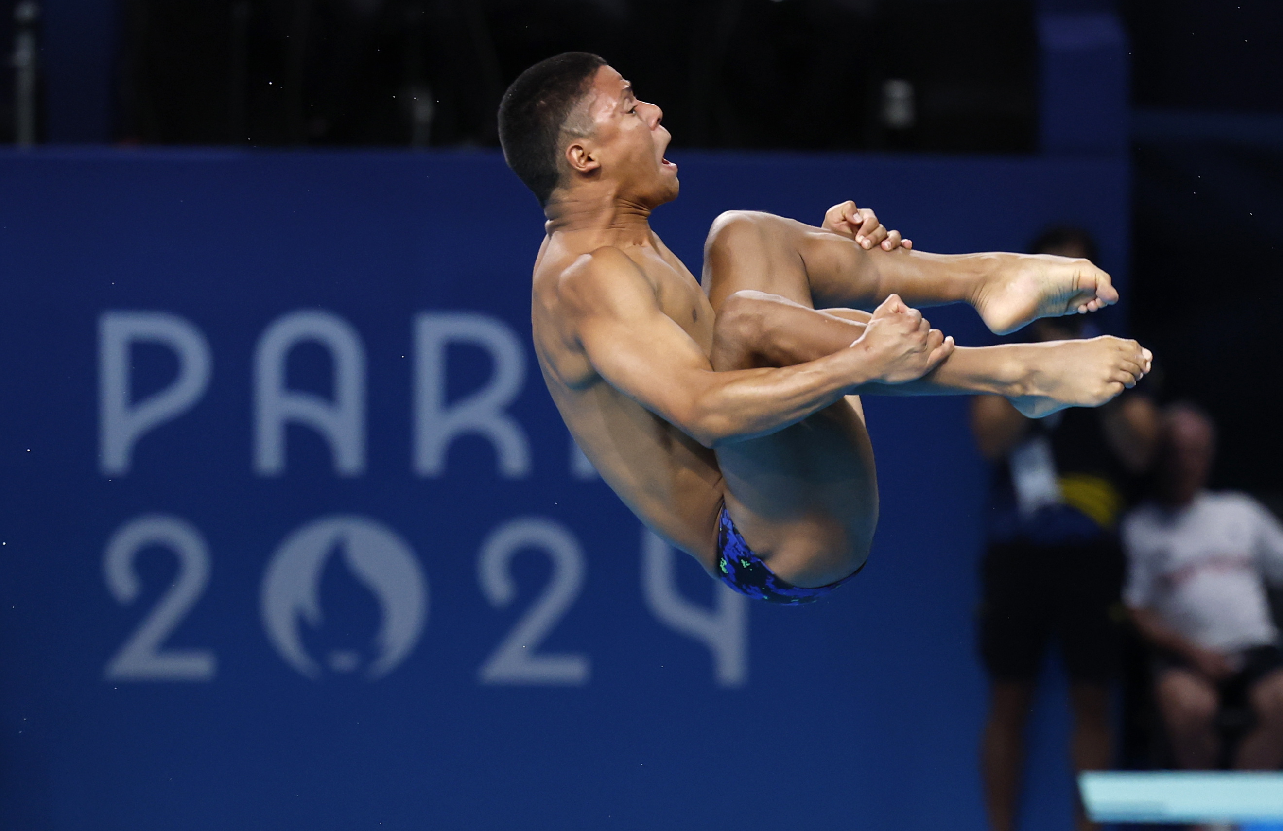 Saint-denis (France), 08/08/2024.- Felipe Luis Bermudez Uribe of Columbia competes during the Men 3m Springboard final of the Diving competitions in the Paris 2024 Olympic Games, at the Paris Aquatics Centre in Saint Denis, France, 08 August 2024. (Francia) EFE/EPA/TOLGA AKMEN