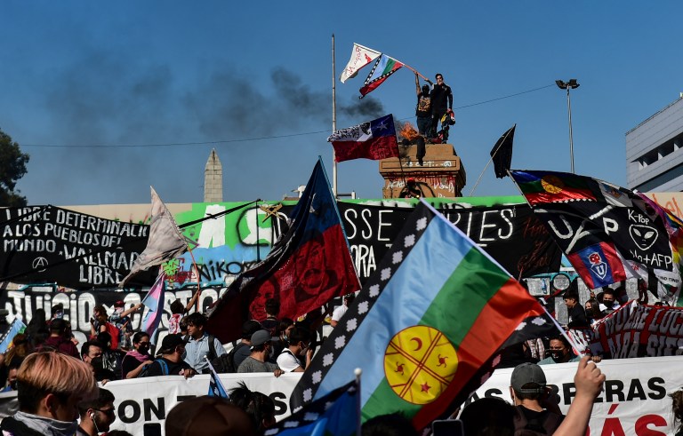 Las imágenes tras las masivas protestas en Chile; 450 personas fueron detenidas