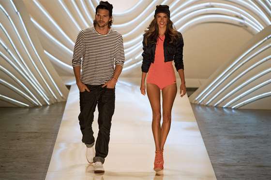 Ashton Kutcher y Alessandra Ambrosio, juntos en Sao Paulo