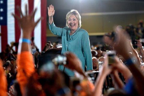 Hillary Clinton domina la disputa por el voto de los famosos