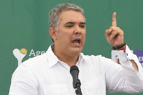 ‘Se enfrenta un blanco legítimo’: Duque sobre bombardeo en el que murieron menores