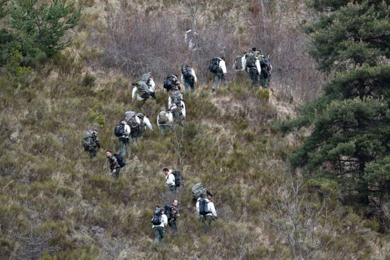 Familiares de víctimas serán llevados "lo más cerca" del lugar del accidente aéreo en Francia