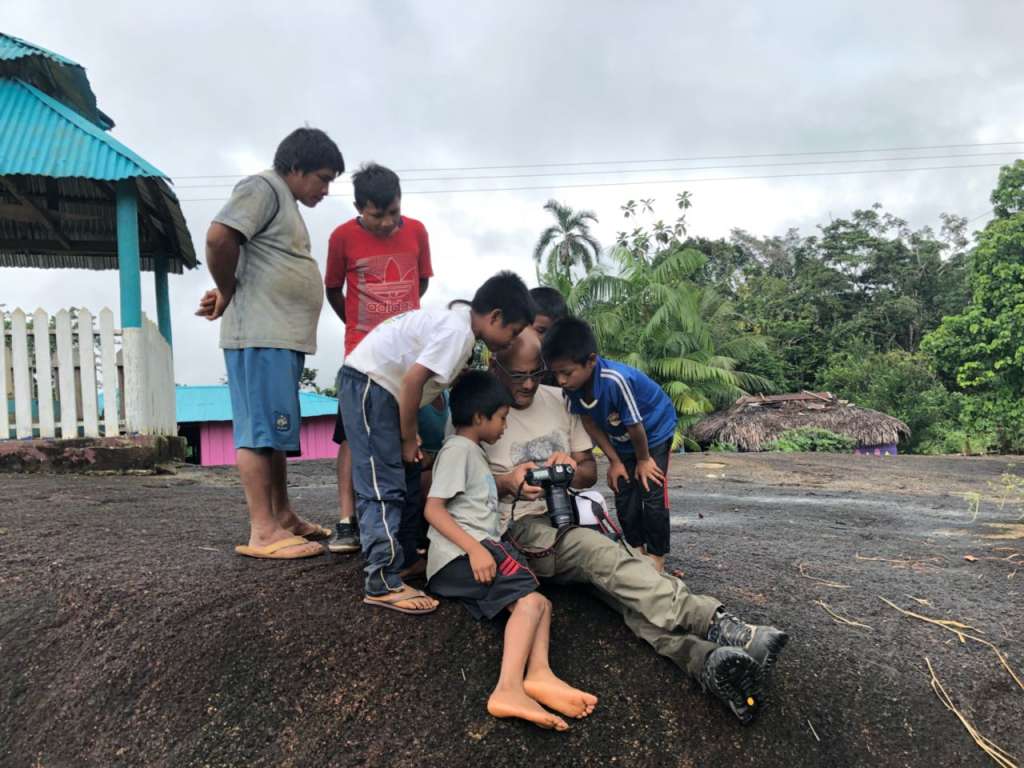 Sergio Martín Camelo es fotógrafo, diseñador y documentalista. Ha trabajado para distintos medios de comunicación en Colombia y su trabajo fotográfico se ha publicado en cuatro libros. |