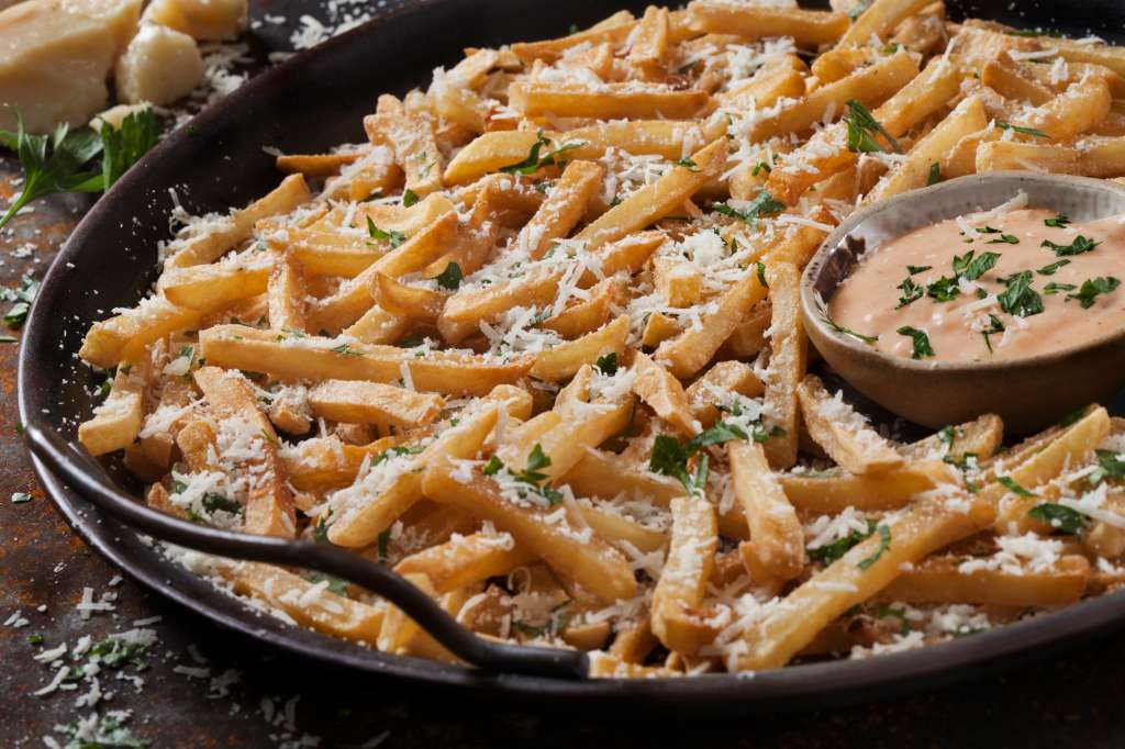 Papas con queso parmesano