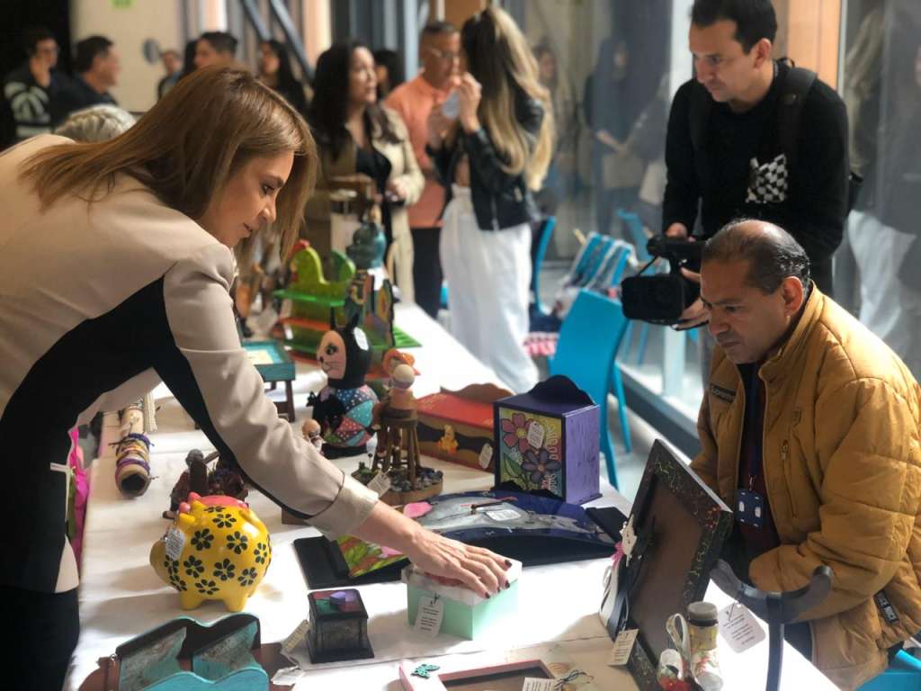 El Distrito ha invertido más de $2.000 millones en capacitación e infraestructura para personas con discapacidad y sus cuidadores(as).Cortesía SDISLa Secretaría de Integración, en cumplimento con el Acuerdo 245 de 2006, conmemora cada octubre, el mes de las personas en condición de discapacidad. La directora de esta entidad,Gladys Sanmiguel, asegura que el objetivo del Distrito es enviar un mensaje de inclusión y superación de barreras mentales y físicas.