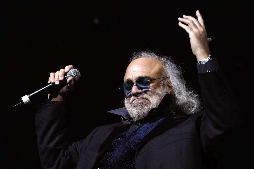 Demis Roussos, cuyo verdadero nombre era Artemios Venturis, alcanzó a vender más de 60 millones de discos en tres décadas de actividad musical como solista. / AFP
