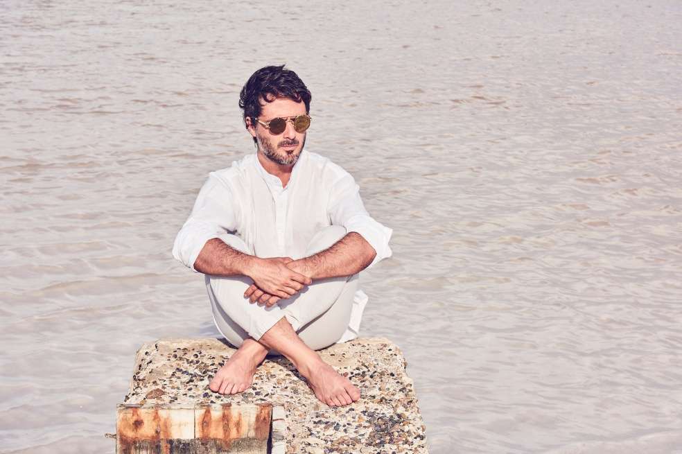 Simón Mejía, junto con la cantante Li Saumet, diseñó el proyecto musical Bomba Estéreo, exitoso en Colombia y en el exterior. / Cortesía