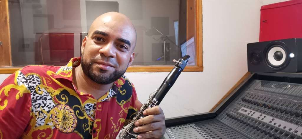 En sus inicios musicales, Constantino Herrera hizo parte de la Guayacán Orquesta.