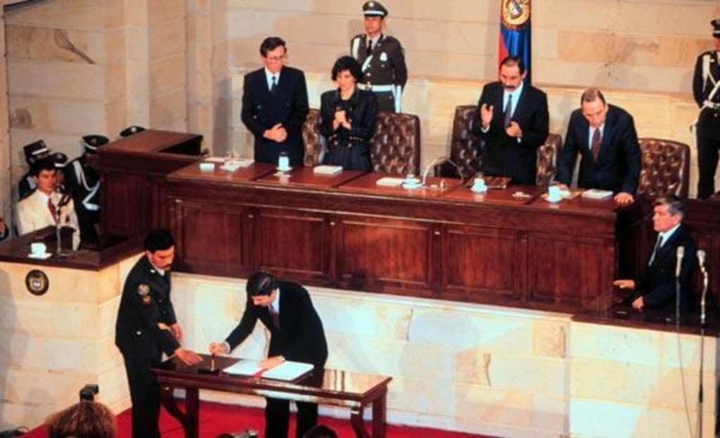 Las plataformas digitales de Radio Nacional albergarán una serie de piezas que enriquecerán el especial de la firma de la Constitución, mientras que Señal Memoria, tendrá a disposición del público decenas de documentos audiovisuales histórico.