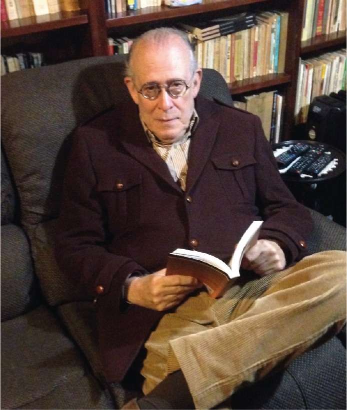 Agustín Morales, además de amante por la literatura, también fue cercano al cine y al teatro. Años atrás fue secretario general de Focine. / crédito: cortesía