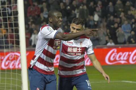 Adrián Ramos brilló en España: marcó su primer doblete con el Granada