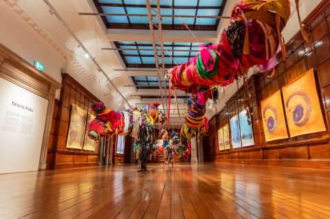 La artista neurodivergente escocesa Nnena Kalu gana el Premio Turner 2025