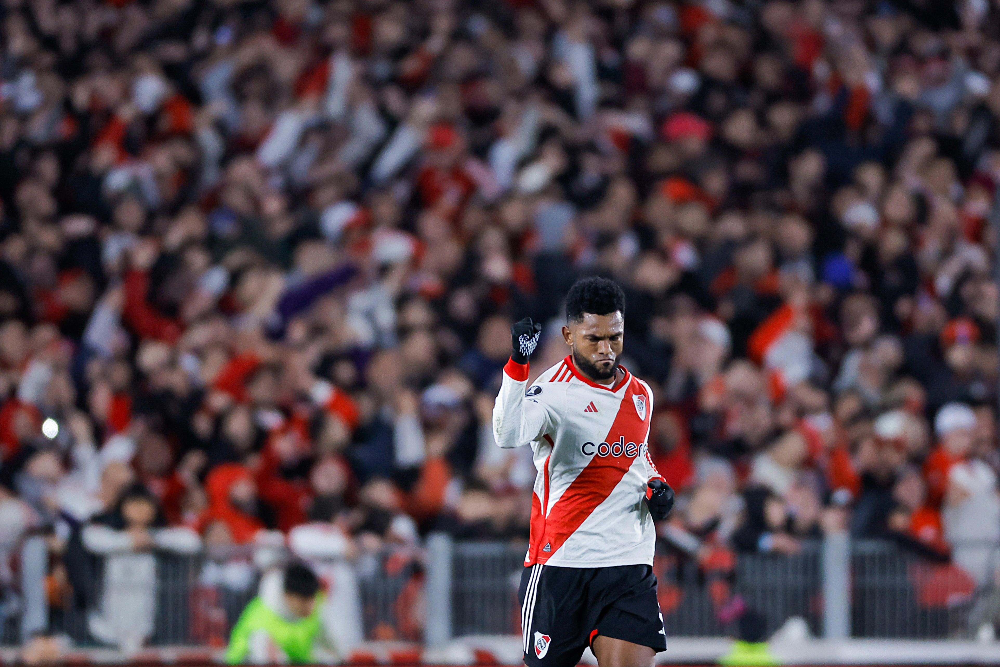 . BUENOS AIRES (ARGENTINA), 21/08/2024.- Miguel Borja de River celebra un gol ante Talleres este miércoles, en el partido de octavos de final de la Copa Libertadores entre River Plate y Talleres en el estadio Más Monumental de Buenos Aires (Argentina). EFE/Juan Ignacio Roncoroni