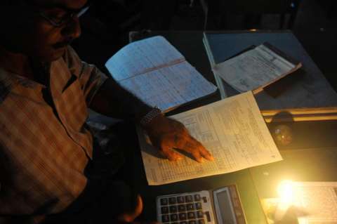 Tras apagón masivo, India recupera el servicio eléctrico