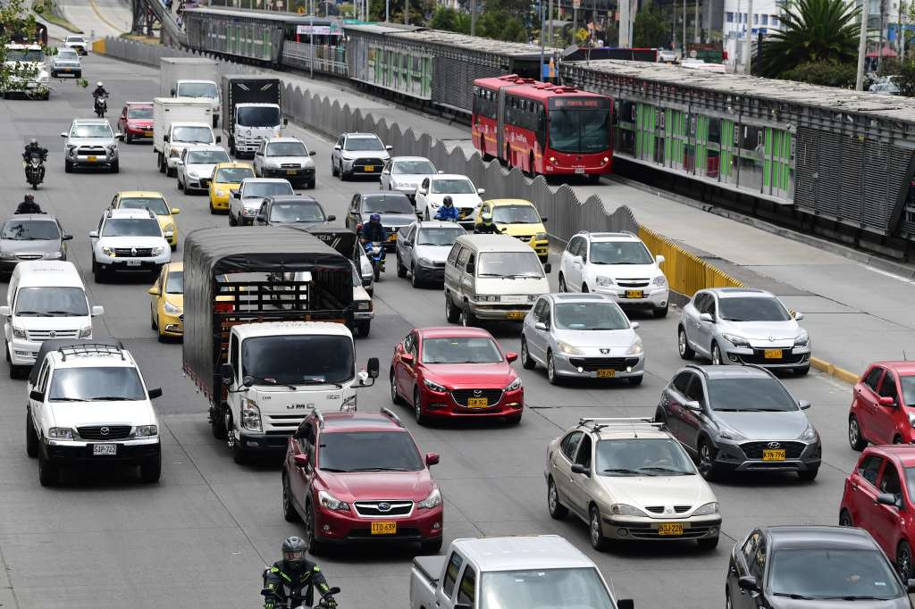 Tráfico pesado y múltiples trancones en varios puntos de la capital.