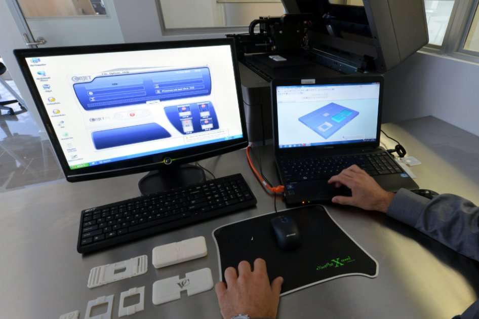 Es probable que deban pasar algunos años hasta que nos despertemos por la mañana e imprimamos prendas en 3D para ir al trabajo. / Bloomberg News