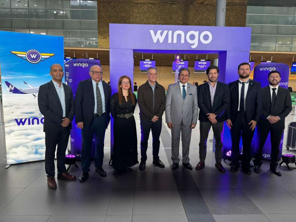orge Jiménez, Vicepresidente comercial de Wingo, Oscar Villagran, Embajador de Guatemala en Colombia, Natalí Leal de Opain, Eduardo Lombana, CEO de Wingo, General Henry Pinto de la Aerocivil, Juan Fernando Puerta, Director de Gobierno y asuntos legales de Wingo, José Carlos Martínez, consejero comercial de la embajada Guatemalteca y Miguel Ladino de ProColombia)