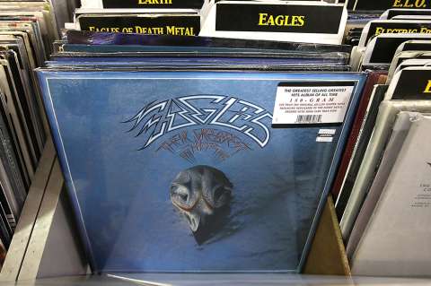 Disco de Eagles lanzado en 1976, el más vendido de todos los tiempos en EE.UU.