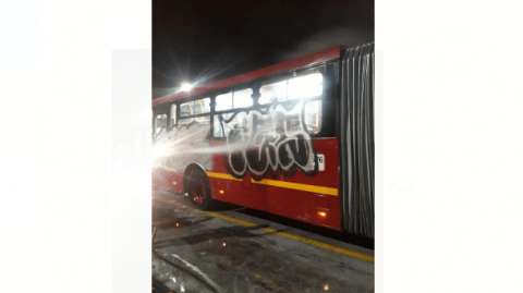 Cinco buses de la nueva flota de Transmilenio fueron vandalizados