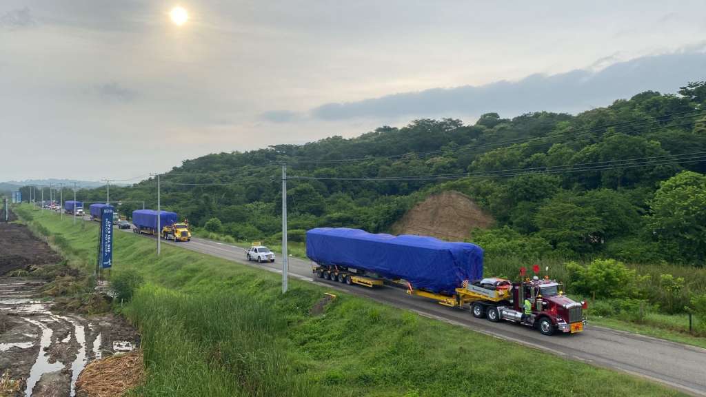 La empresa Transportes Montejo es la encargada de realizar el traslado de los seis vagones.