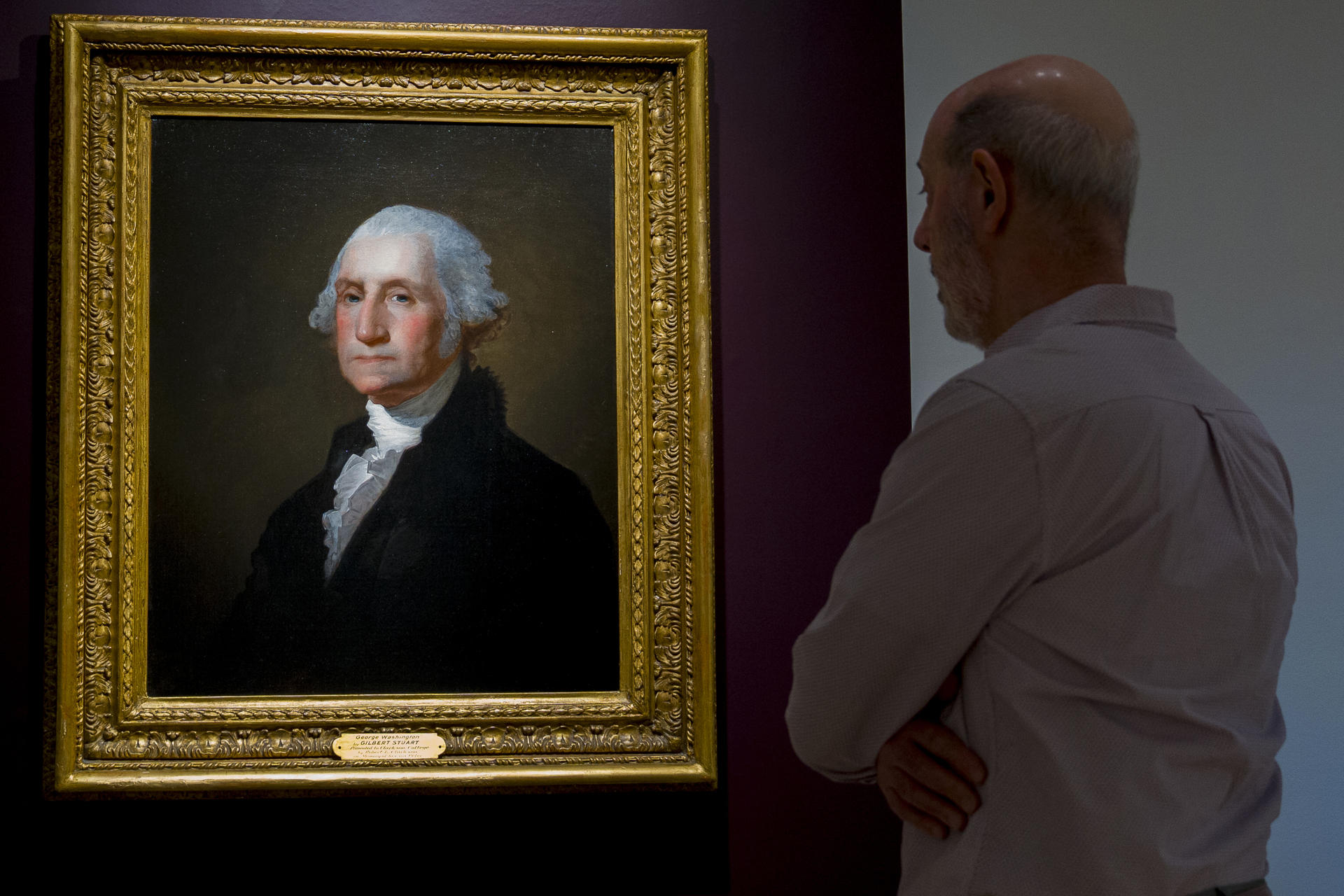 El retrato del expresidente de Estados Unidos George Washington fue realizado por el artista Gilbert Stuart.