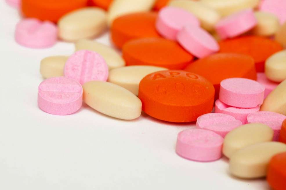 La OMS ha identificado 12 clases de patógenos prioritarios que son cada vez más resistentes a los antibióticos existentes. / Pixabay