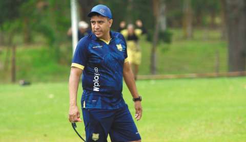 Águilas Doradas presentó a su nuevo técnico tras la salida de César Farías