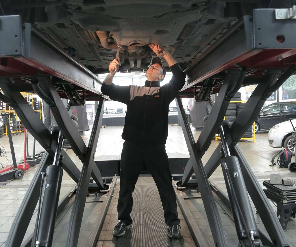 Estas son las principales causas de alerta del testigo de frenos en los carros