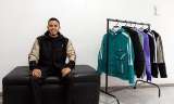 Dejó su trabajo como analista financiero para crear un emprendimiento de ropa