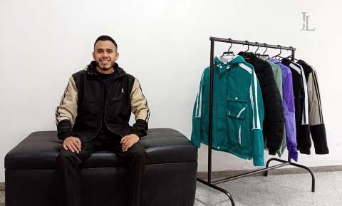 Dejó su trabajo como analista financiero para crear un emprendimiento de ropa
