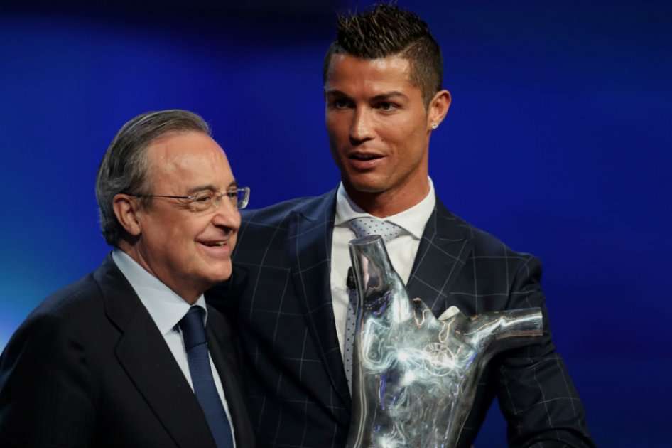 Florentino Pérez, presidente del Real Madrid, durante la entrega del galardón al mejor jugador de la temporada de la UEFA. Foto: AFP