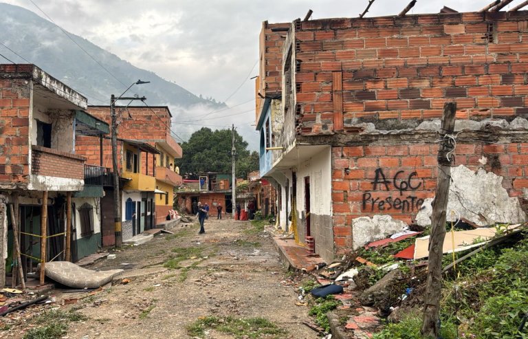 Demolieron 18 casas usadas para el tráfico de estupefacientes en Amagá, Antioquia