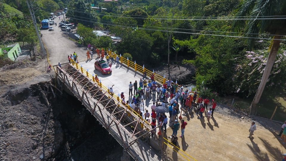 El puente, de 20 metros de longitud y siete metros de ancho, tuvo una inversión superior a los $500 millones. / Gobernación de Cundinamarca.